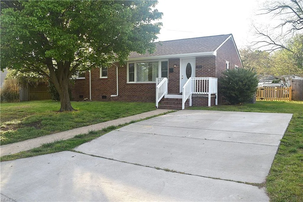 1517 Slater AVE, HAMPTON VA 23664