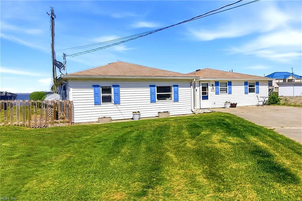 108 Pleasant Pt, Grandy — photo