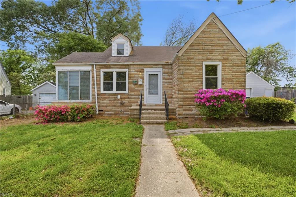 1305 W Norcova DR, NORFOLK VA 23502