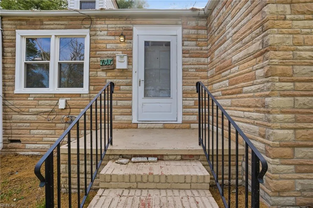 1305 W Norcova Dr, Norfolk — photo