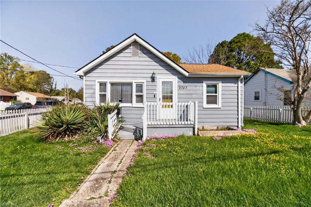 2747 Jamestown AVE, HAMPTON VA 23661