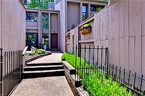 102 Harrops Gln, Williamsburg — photo