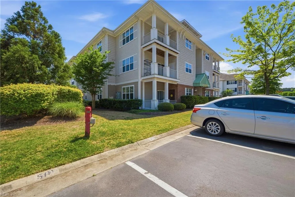 2469 Leytonstone DR #106, CHESAPEAKE VA 23321