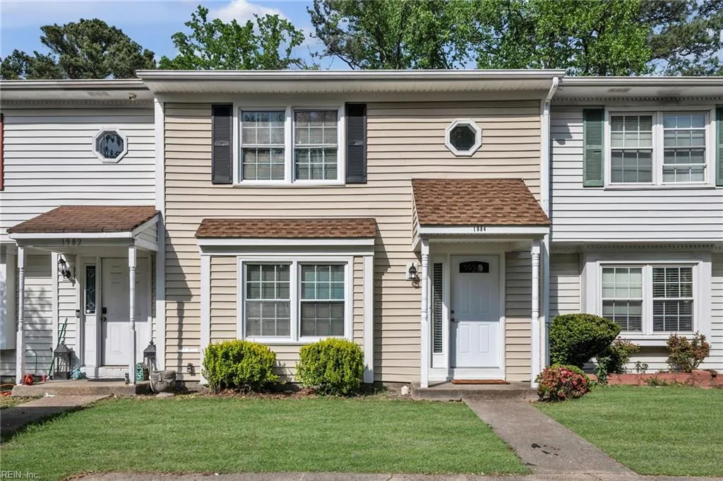 1984 Woodgate Arch, Chesapeake — photo