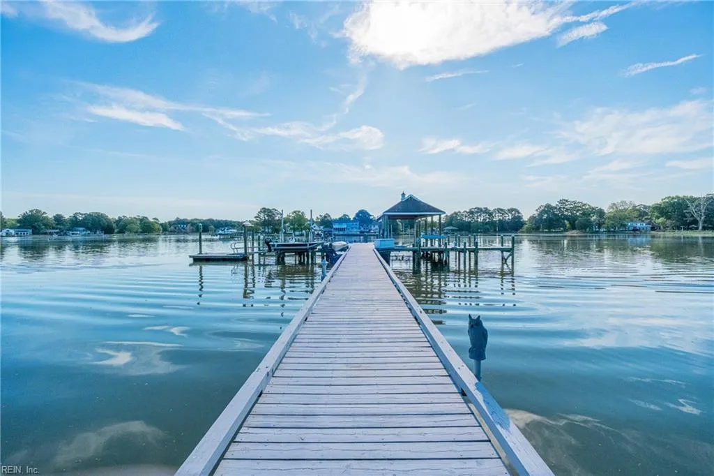 106 Ocean Breeze DR, YORKTOWN VA 23693