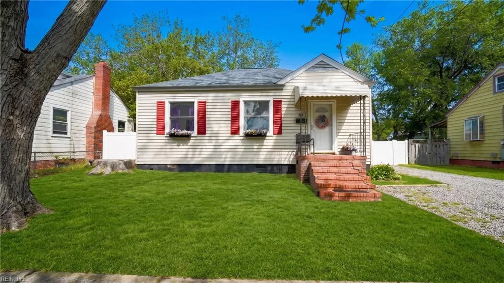37 Cavalier RD, HAMPTON VA 23669