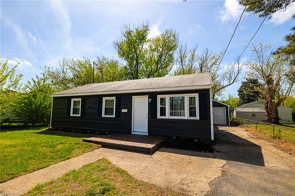1003 Grimes Rd, Hampton — photo