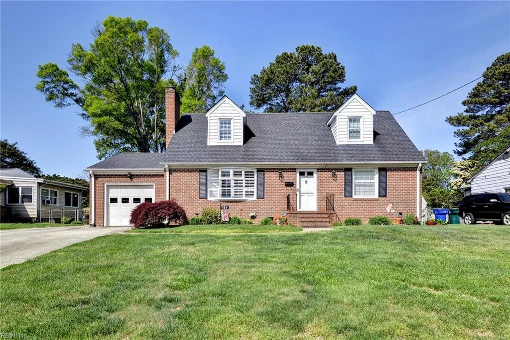 107 Glade RD, NEWPORTNEWS VA 23606