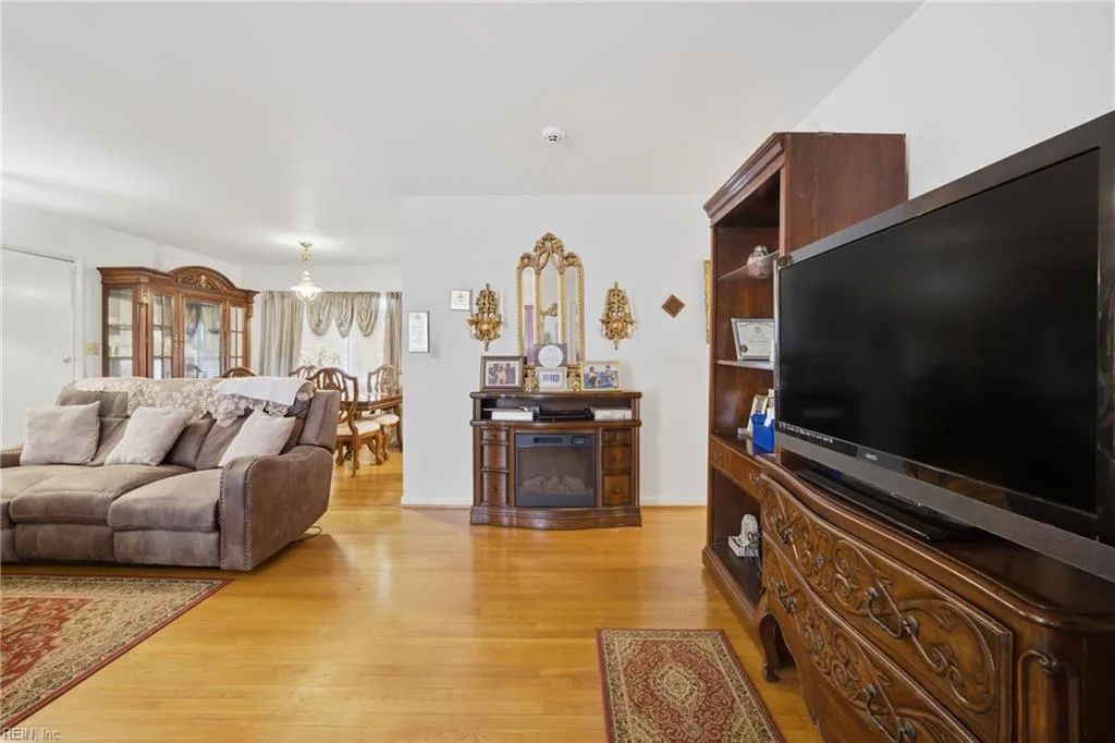 734 Milton Dr, Hampton — photo