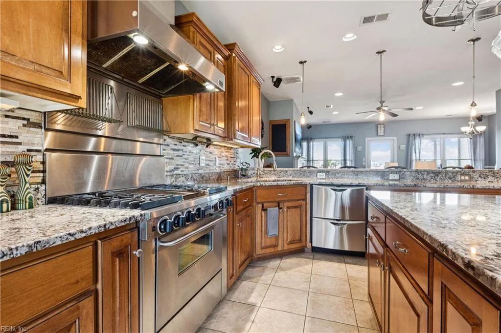 757 Charthouse CIR, HAMPTON VA 23664