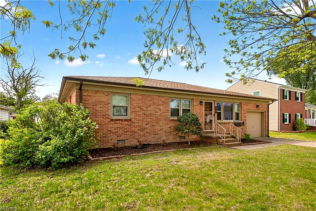 204 Cleopatra Ct, Hampton — photo