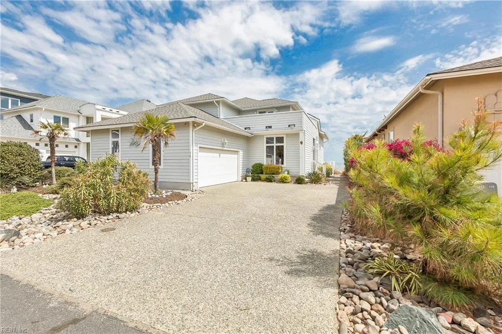 30 Bay Front PL, HAMPTON VA 23664