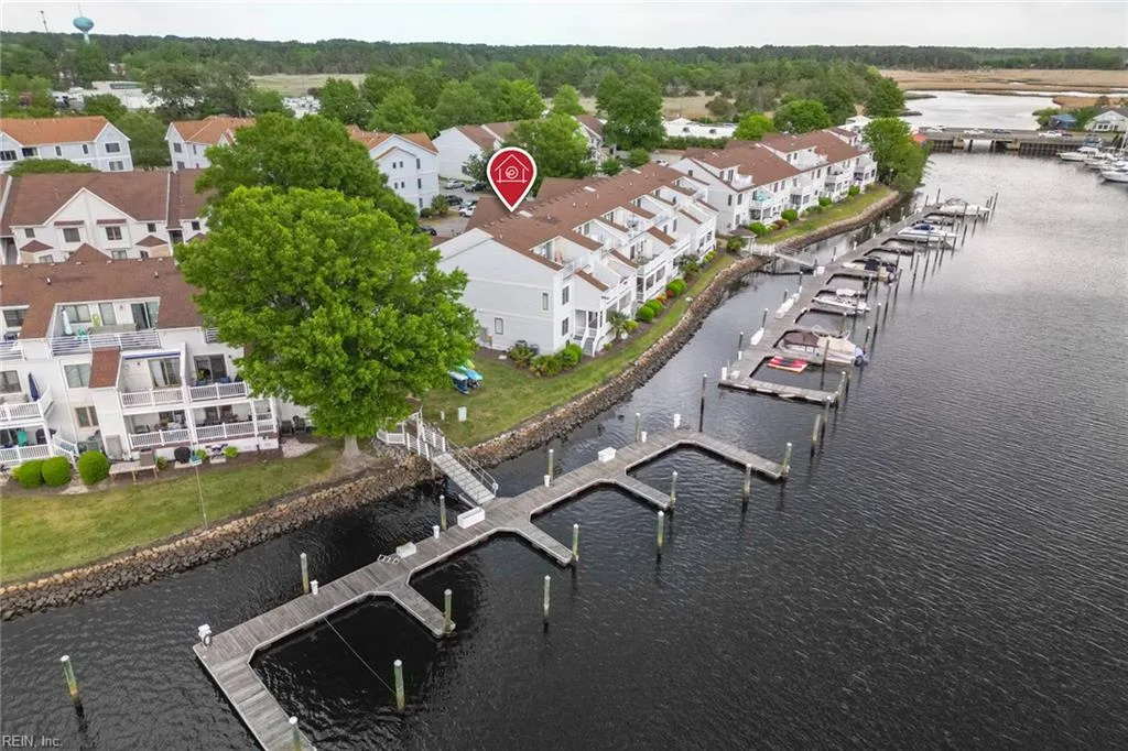 143 Harbor Watch DR, CHESAPEAKE VA 23320