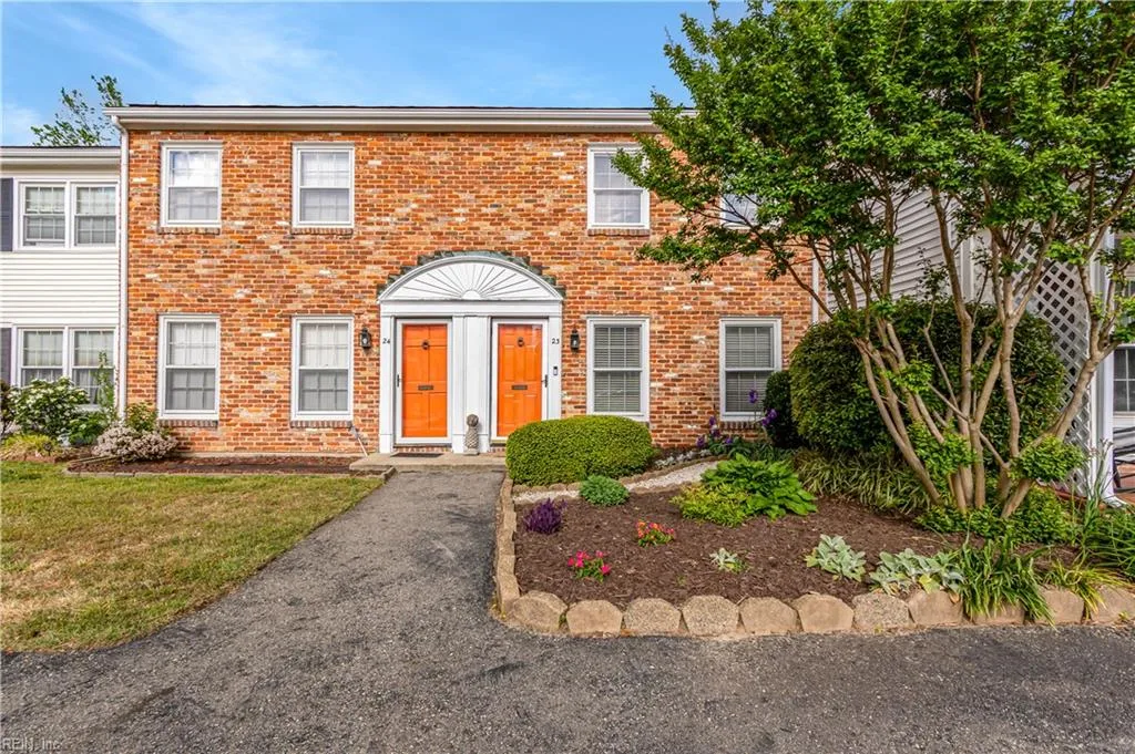 23 Towne Square DR, NEWPORTNEWS VA 23607