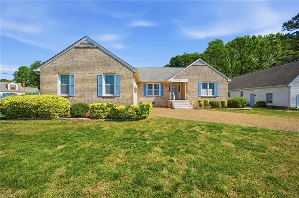 8 Lake Erie CT, HAMPTON VA 23669