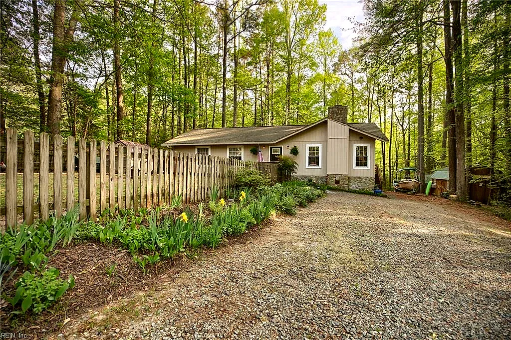 6711 Lake View Dr, Gloucester — photo