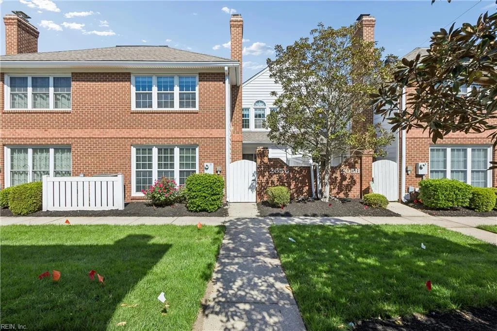 205 Amersham Dr #G, Yorktown — photo