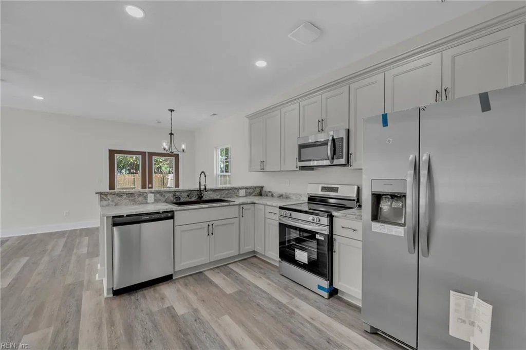 213 N 5th ST, SUFFOLK VA 23434
