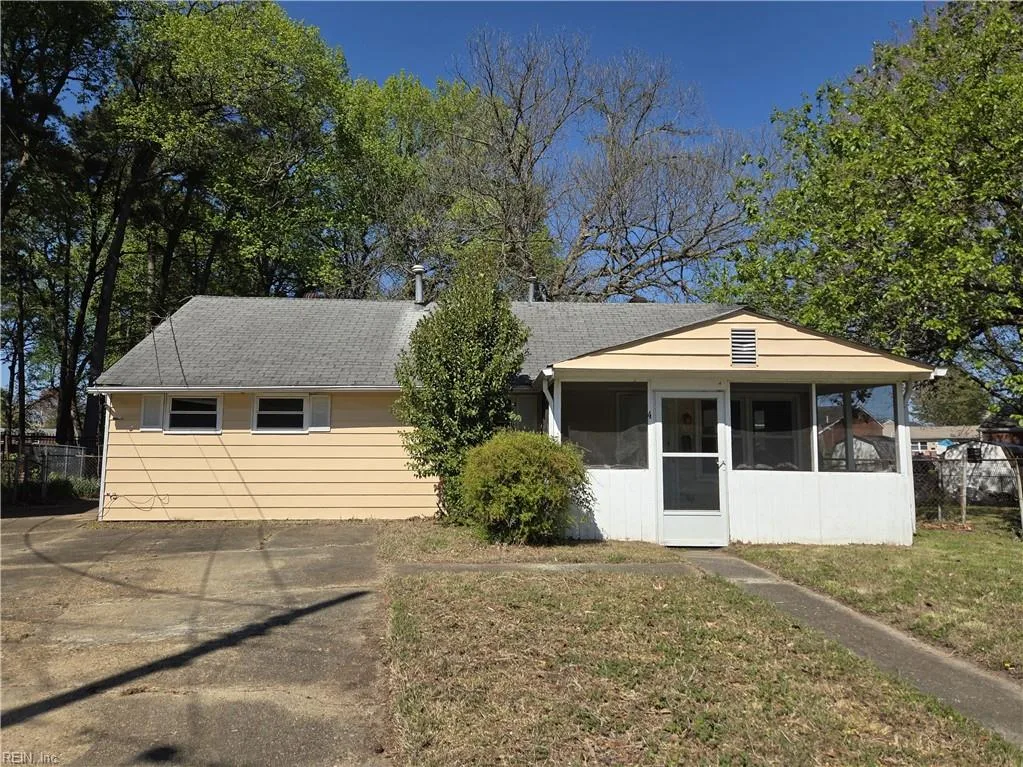 4 Jordan DR, HAMPTON VA 23666