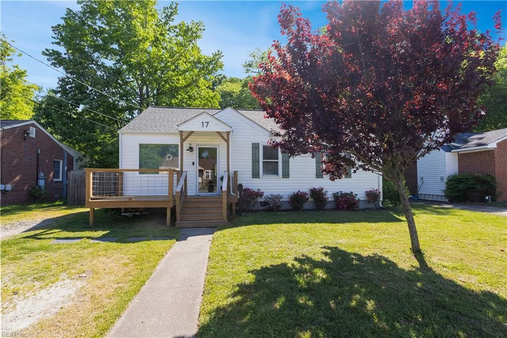 17 Warner RD, HAMPTON VA 23666