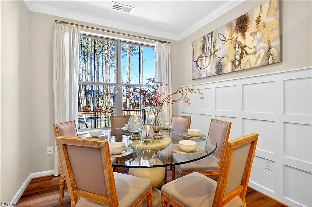 Mm Amelia @ Villages At Bartlett Station, Carrollton — photo