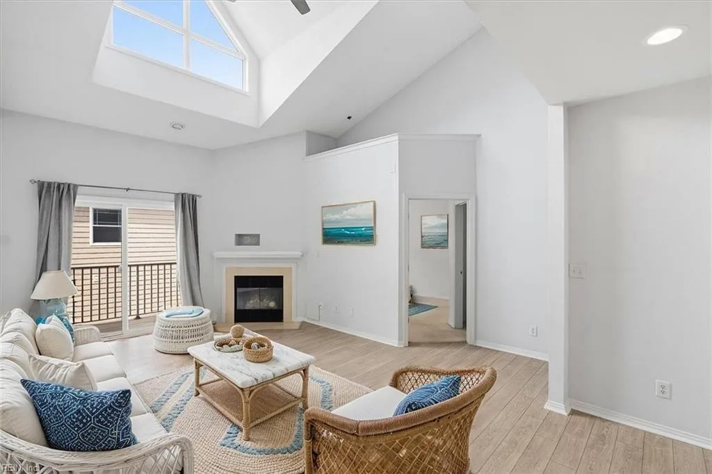 2320 Sea Shell Rd #203, Virginia Beach — photo