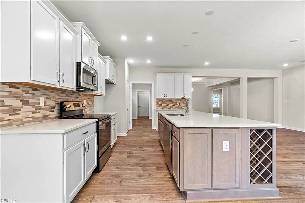242 Quarter Horse Loop, Hertford — photo