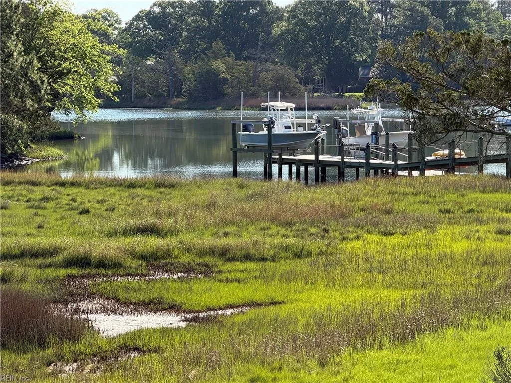 3 Carmines CT, POQUOSON VA 23662