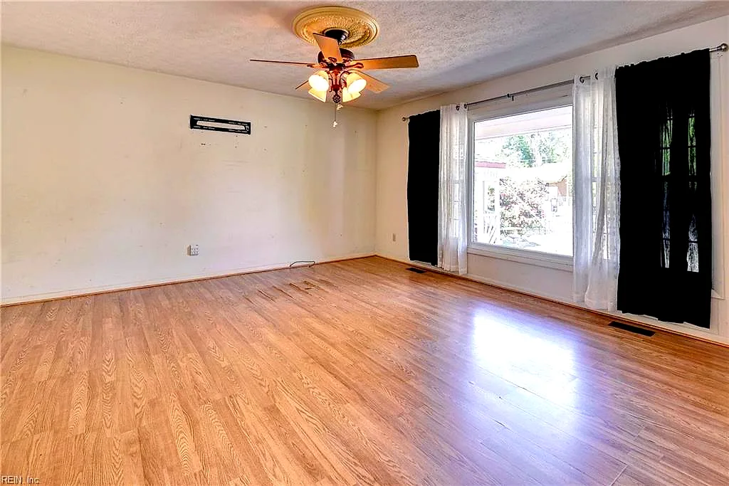218 Tarleton Bivouac, Williamsburg — photo