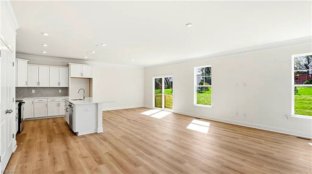 6330 Kelly&Apos;S Pl, Gloucester — photo
