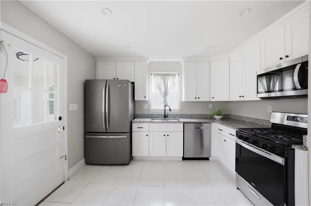 4873 Robin Hood RD, NORFOLK VA 23513