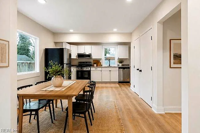 1300 Sunset Dr, Norfolk — photo