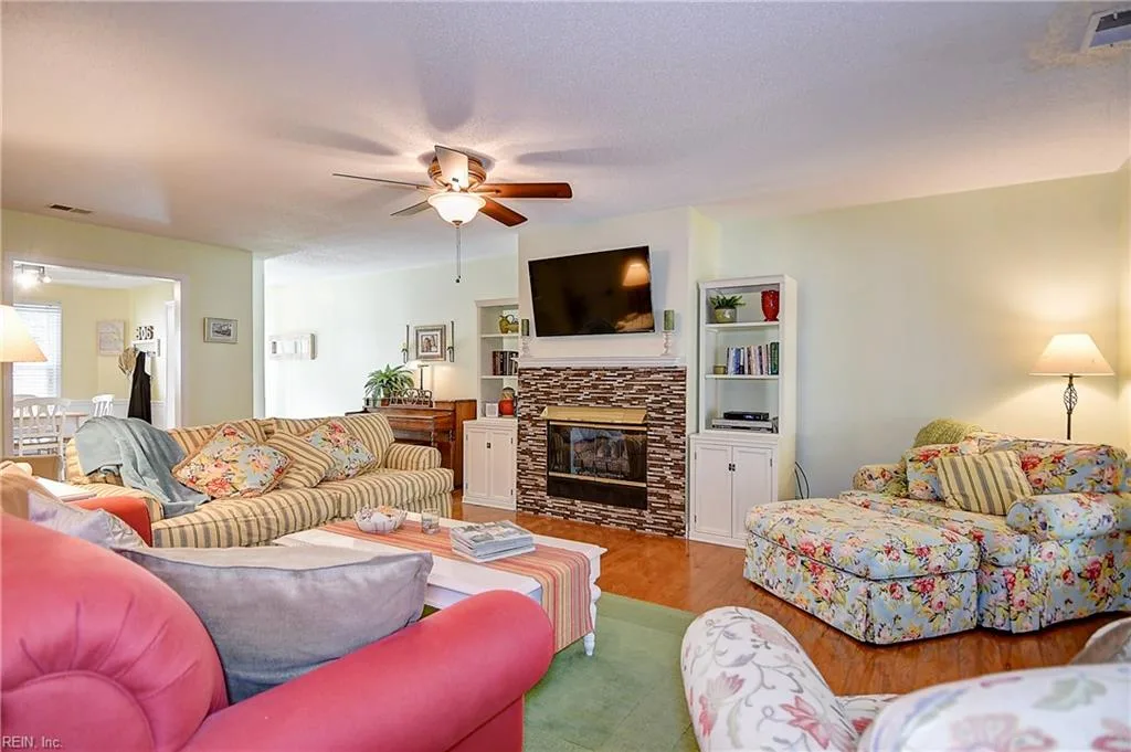 306 Esplanade PL, CHESAPEAKE VA 23320