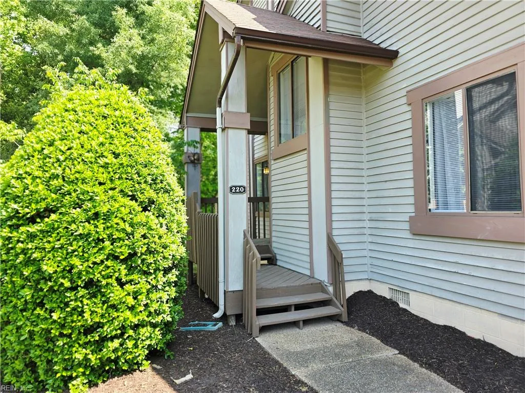 220 Misty Pointe LN, NEWPORTNEWS VA 23603