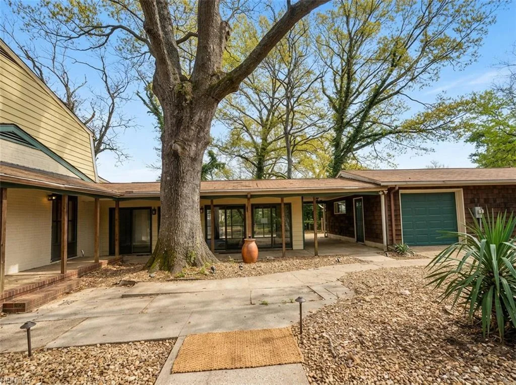 1479 Laurens Rd, Gloucester Point — photo
