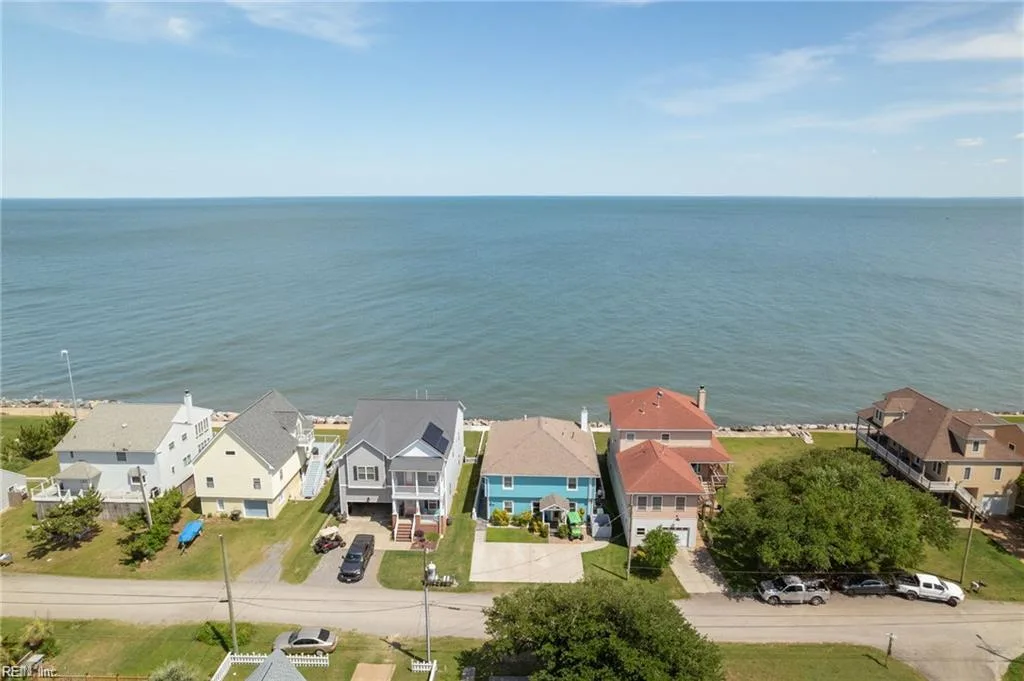106 Lighthouse DR, HAMPTON VA 23664