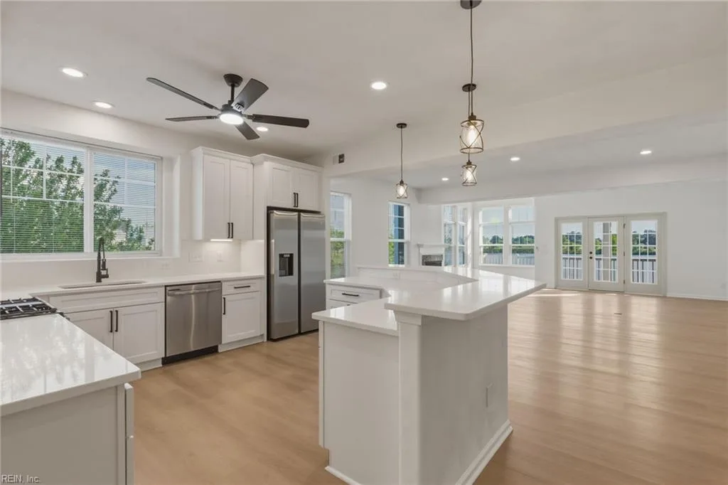 214 Stowe Dr, Suffolk — photo