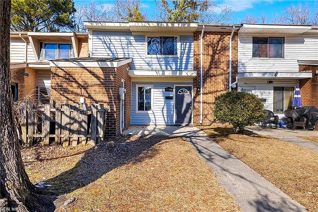 5613 Darby Cls, Portsmouth — photo