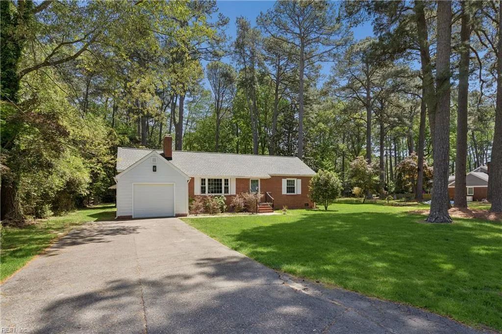 200 Mistletoe DR, NEWPORTNEWS VA 23606