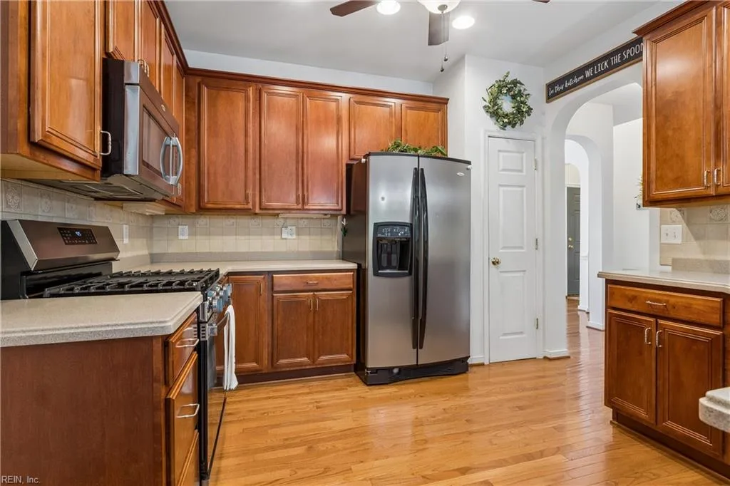 5988 Erin Leigh Drive, Gloucester — photo