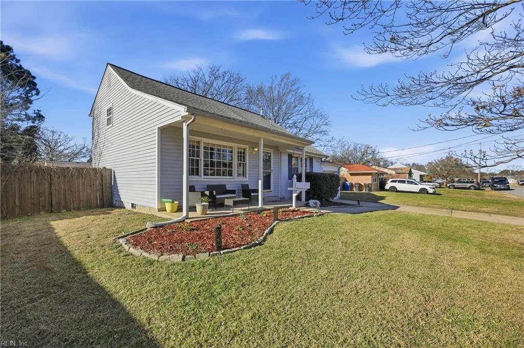 945 Redwood CIR, VIRGINIABEACH VA 23464