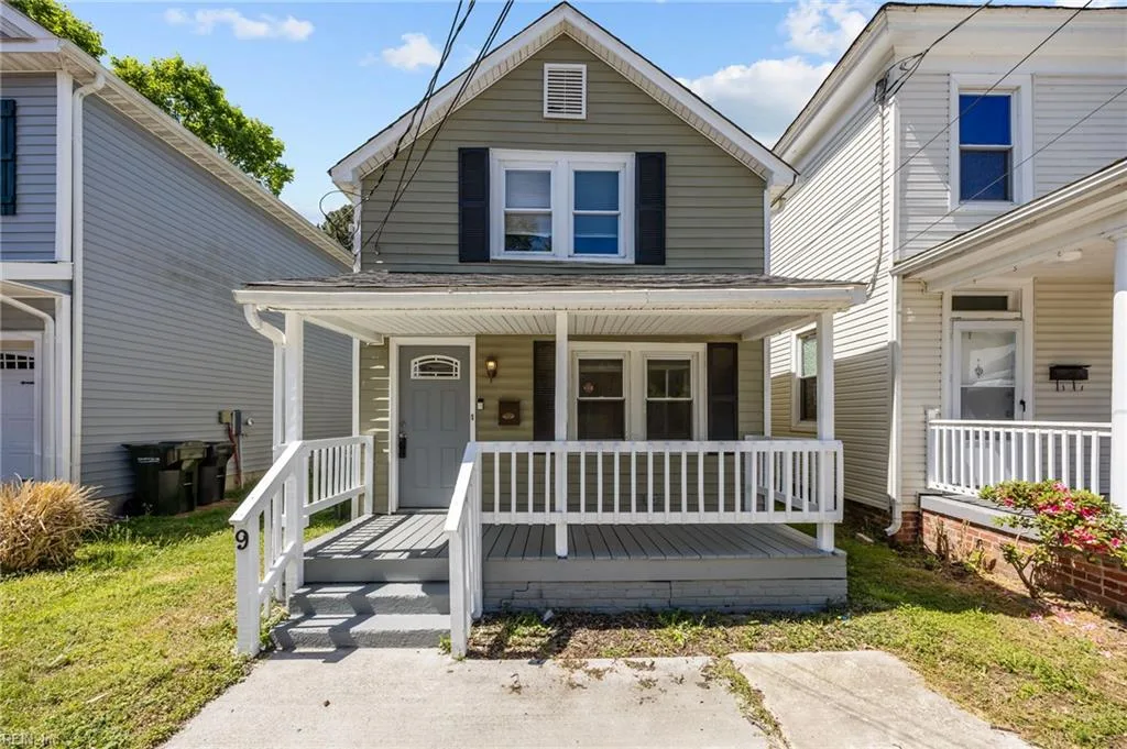 9 Chamberlin AVE W, HAMPTON VA 23666