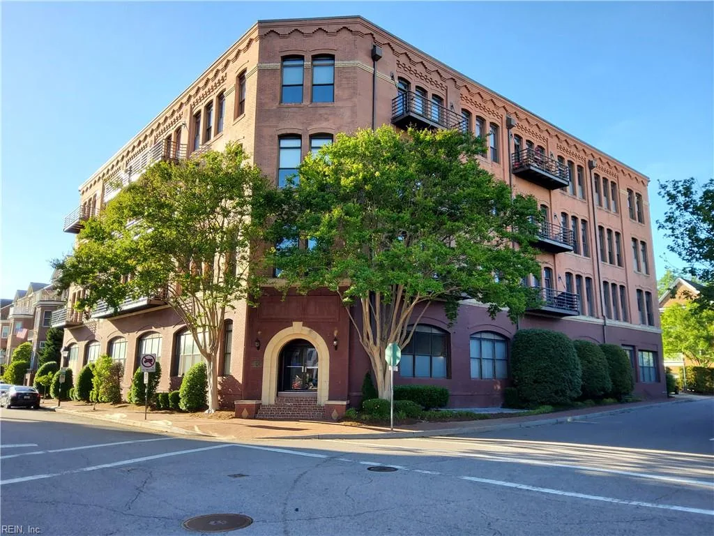 230 W Tazewell ST #208, NORFOLK VA 23510