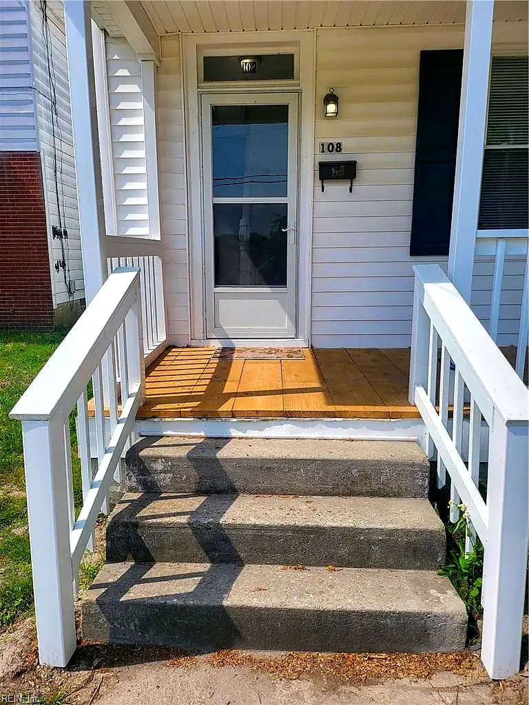 108 E Howard St, Hampton — photo