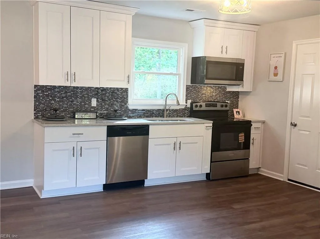 615 Gary LN, HAMPTON VA 23661