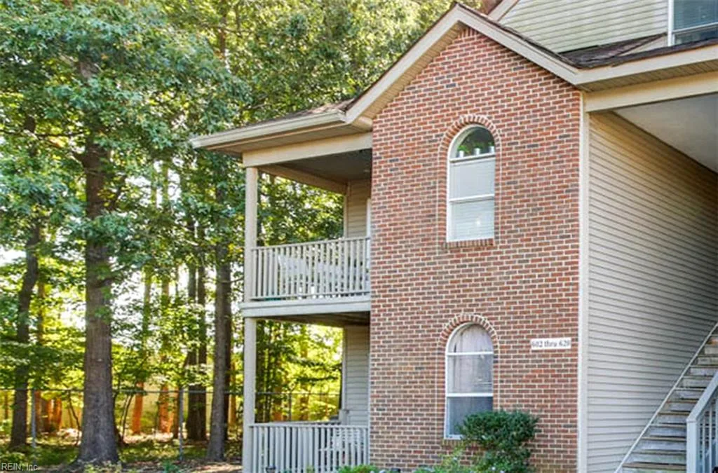 612 Mary Robert LN #204, NEWPORTNEWS VA 23608
