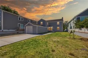 1129 Little Bay Ave