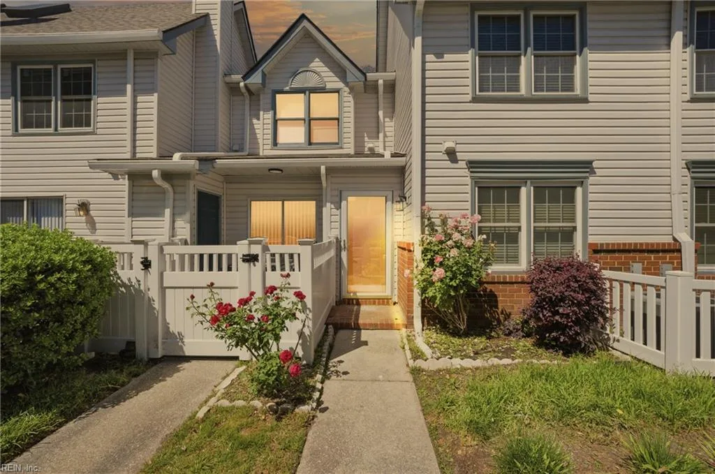 27 Tamarisk QUAY #D, HAMPTON VA 23666
