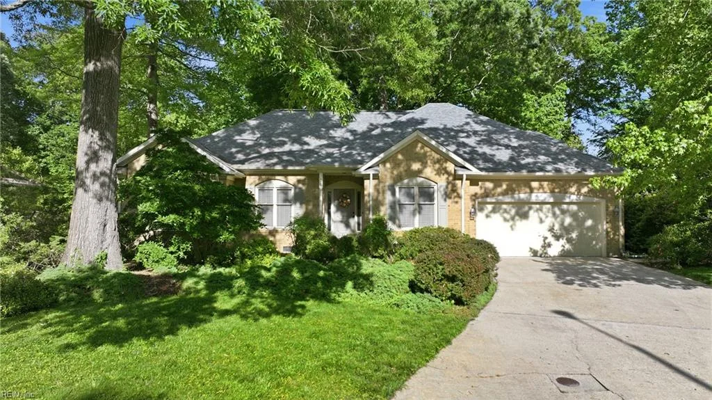 517 Liverpool CT, CHESAPEAKE VA 23322
