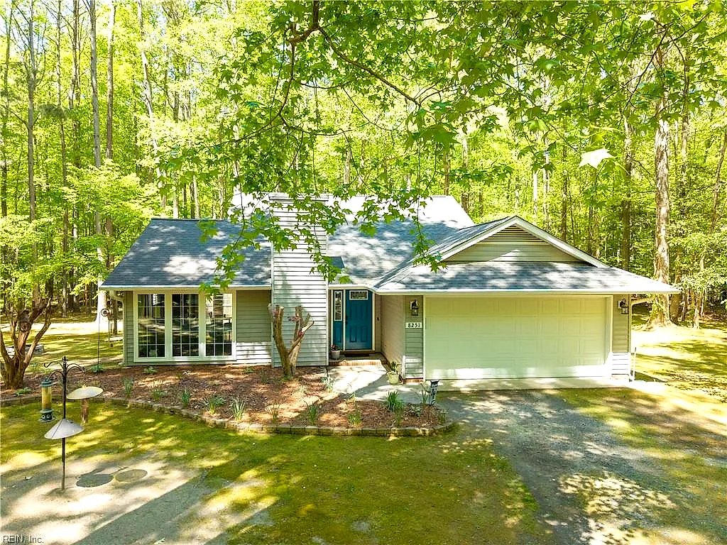 8251 Meandering Ln, Gloucester — photo